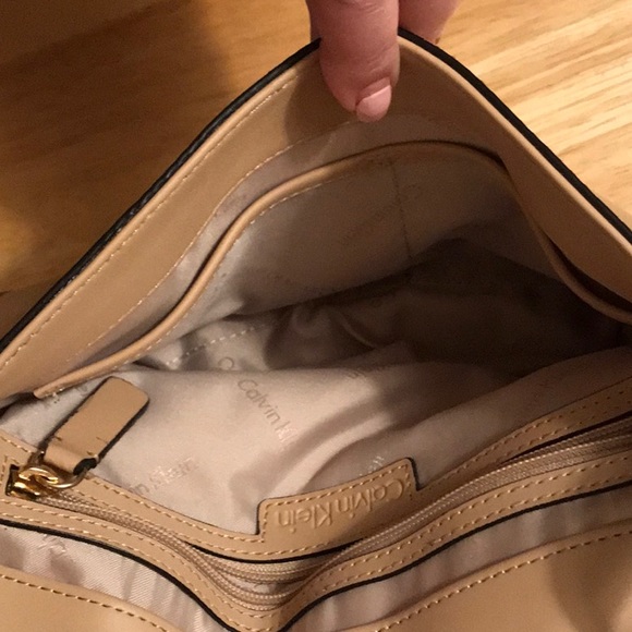 Calvin Klein tan leather saddle bag - Picture 6 of 6